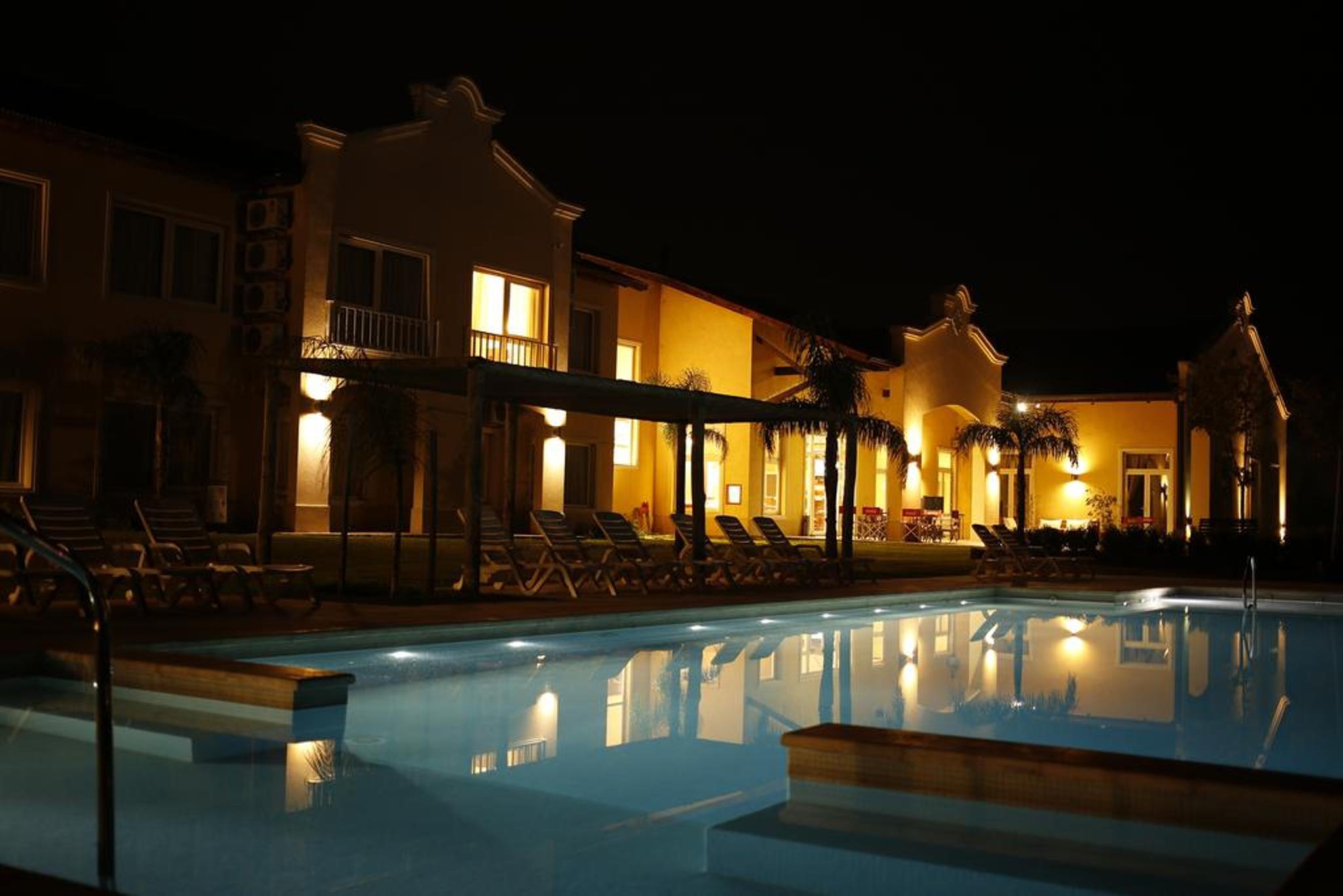 Hotel Howard Johnson Trenque Lauquen Esterno foto