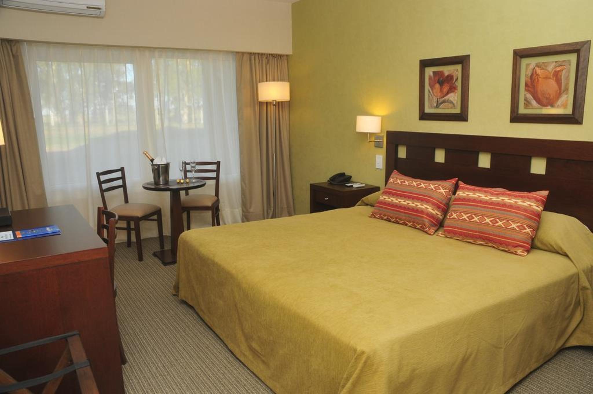 Hotel Howard Johnson Trenque Lauquen Esterno foto