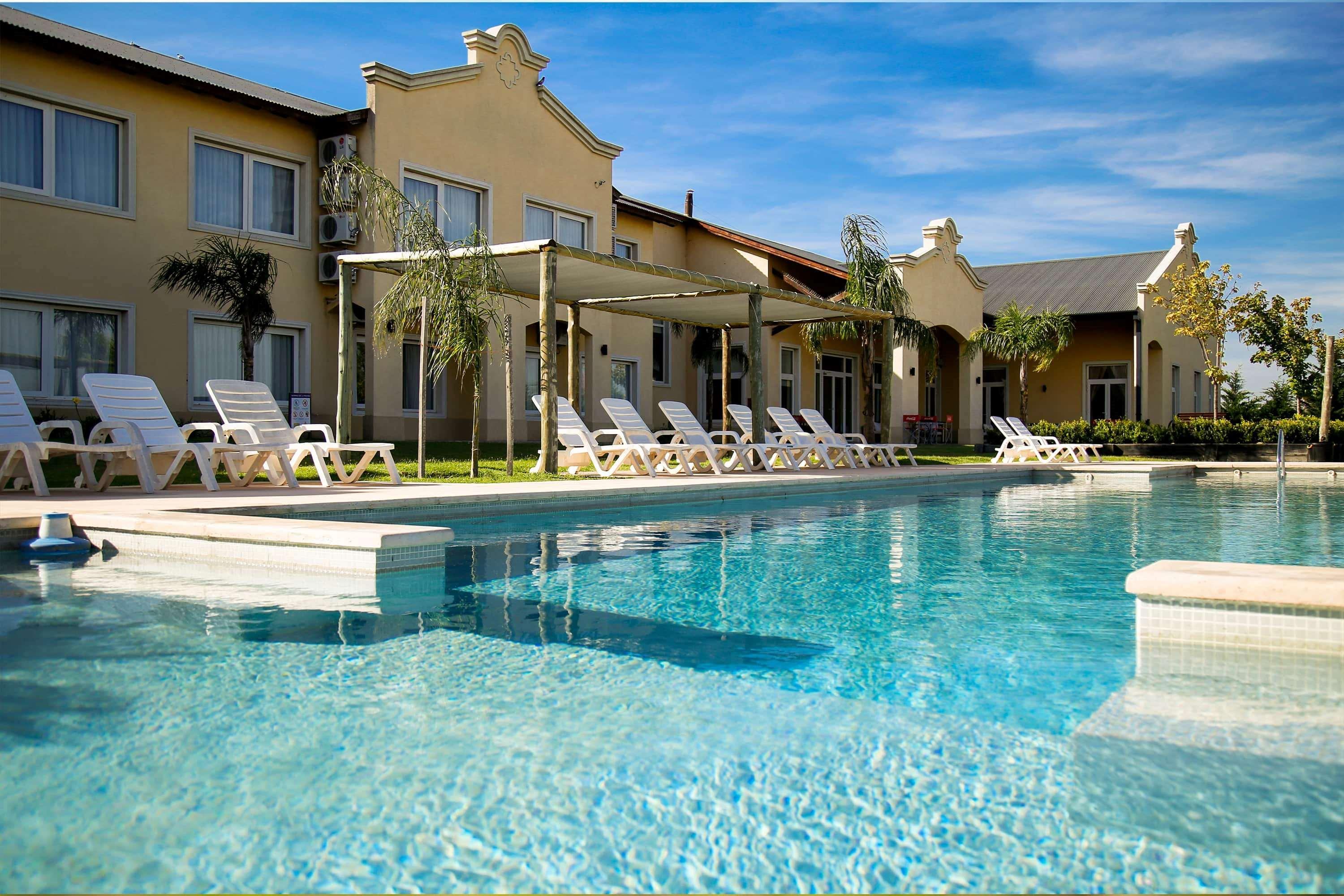 Hotel Howard Johnson Trenque Lauquen Esterno foto